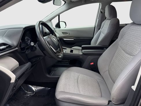 Used 2021 Toyota Sienna LE FWD image 17