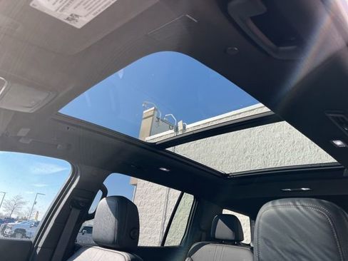 Used 2025 Chevrolet Traverse High Country image 16