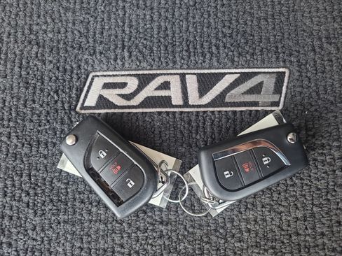 Used 2023 Toyota RAV4 LE AWD/4WD image 30