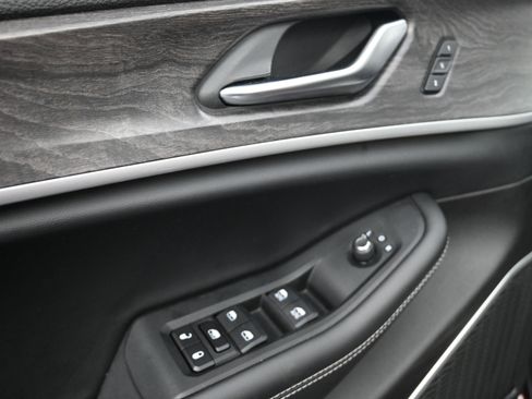 Used 2022 Jeep Grand Cherokee L Limited image 27