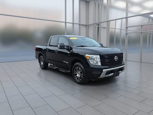 Certified 2022 Nissan Titan SV w/ SV Convenience Package AWD/4WD image 2