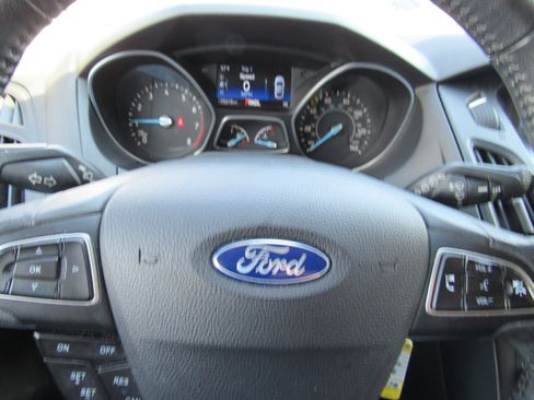 Used 2018 Ford Focus SE w/ Cold Weather Package image 25