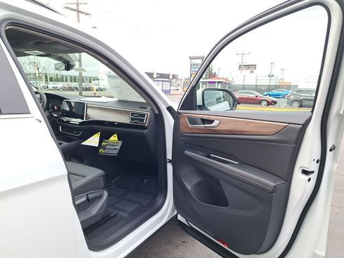 New 2026 Volkswagen Atlas SE image 16