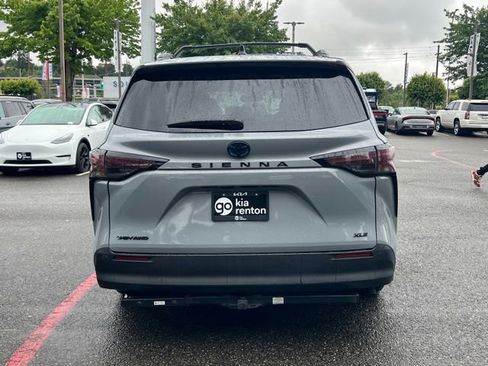 Used 2025 Toyota Sienna XLE Woodland Edition AWD/4WD image 8