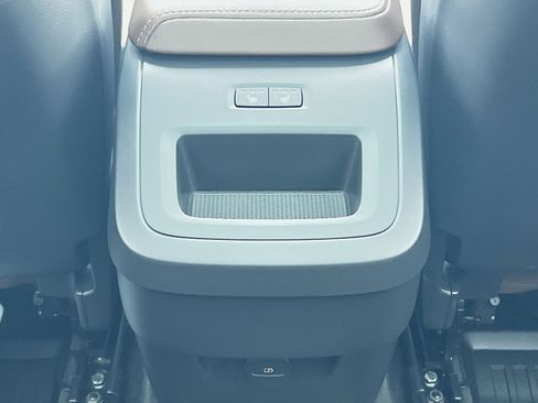 Certified 2023 Volvo XC60 B5 Plus w/ Climate Package image 23