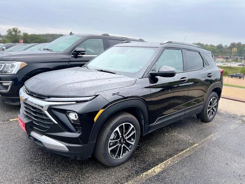 Used 2024 Chevrolet TrailBlazer LT w/ Driver Confidence Package image 6