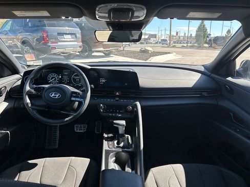 Used 2025 Hyundai Elantra SEL FWD image 10