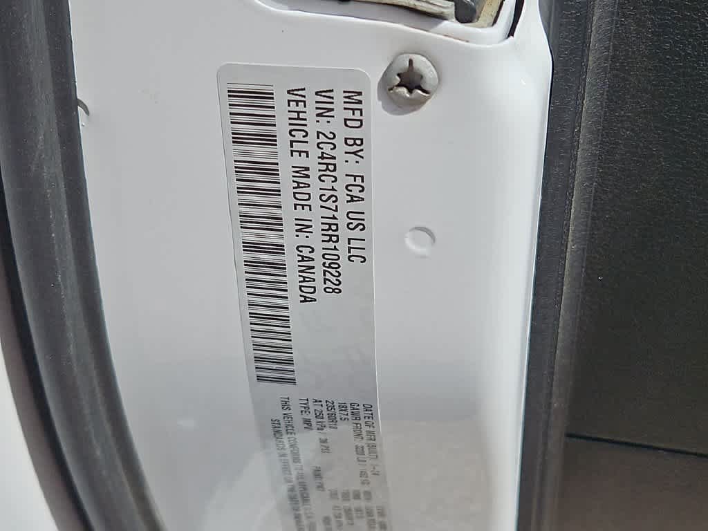 Used 2024 Chrysler Pacifica Limited FWD image 25