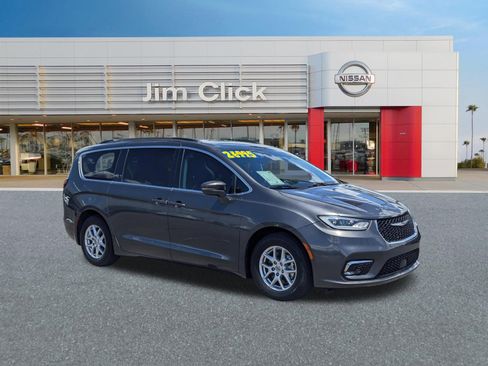 Used 2022 Chrysler Pacifica Touring-L FWD image 1
