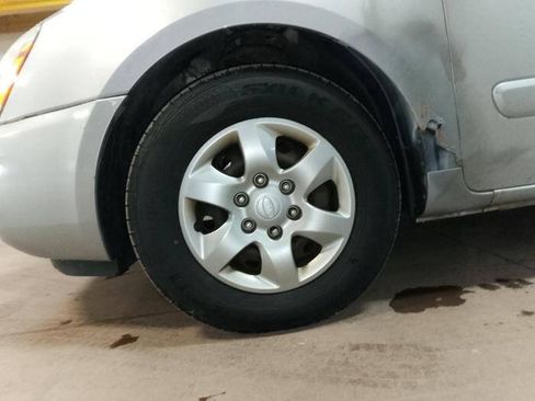 Used 2008 Kia Sedona LX FWD image 12