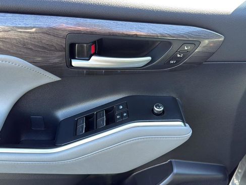 Used 2021 Toyota Highlander Limited image 28