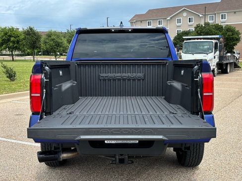 Used 2025 Toyota Tacoma SR5 AWD/4WD image 7