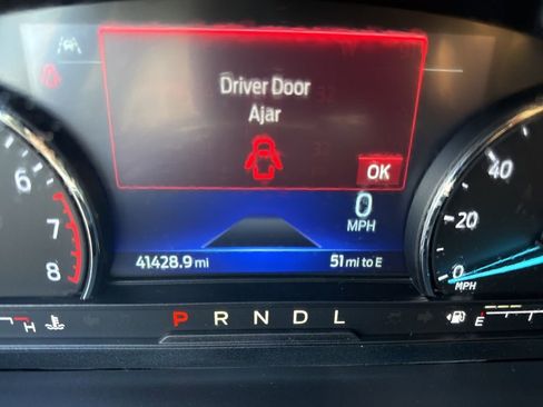 Used 2024 Ford Explorer XLT image 7