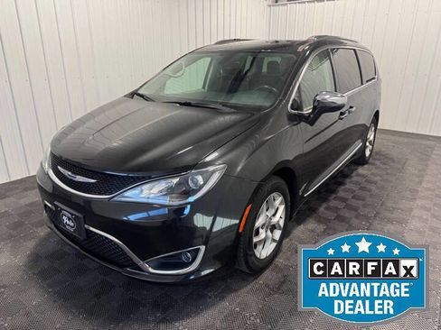 Used 2019 Chrysler Pacifica Limited image 1