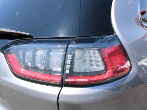 Used 2020 Jeep Cherokee Limited image 9