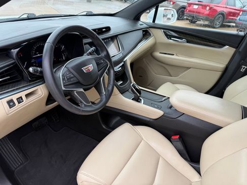 Used 2018 Cadillac XT5 FWD image 11
