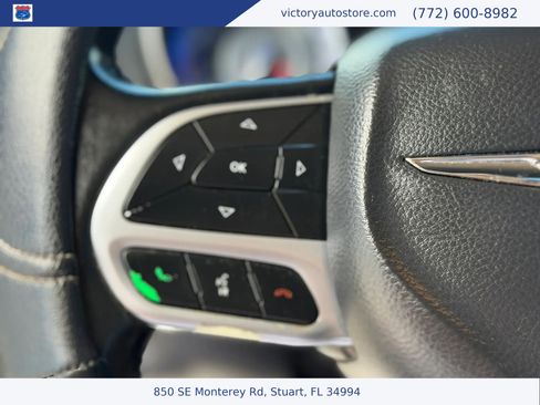 Used 2017 Chrysler 300 Limited AWD/4WD image 23