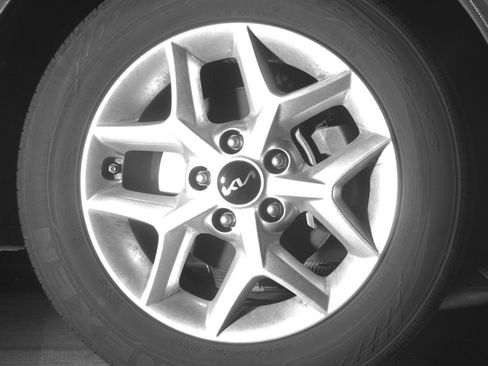 Used 2025 Kia Soul LX w/ LX Technology Package image 13