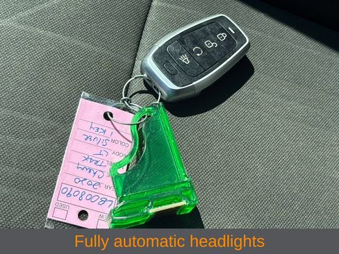 Used 2020 Chevrolet Trax LT w/ LT Convenience Package FWD image 15
