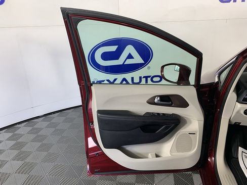 Used 2017 Chrysler Pacifica Touring-L Plus w/ Advanced Safetytec Group image 14