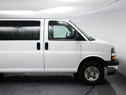 Used 2024 Chevrolet Express 3500 LT w/ LT Preferred Equipment Group RWD image 3