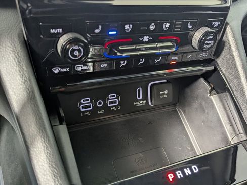 Used 2023 Jeep Grand Cherokee L Limited w/ Luxury Tech Group II RWD image 25
