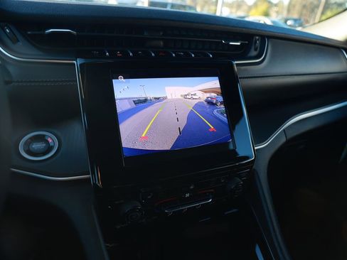 New 2025 Jeep Grand Cherokee Altitude image 19