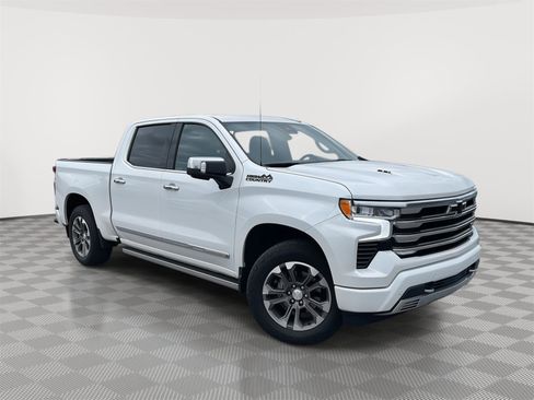 Used 2024 Chevrolet Silverado 1500 High Country w/ Technology Package AWD/4WD image 3