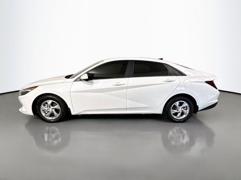 Used 2022 Hyundai Elantra SE FWD image 6