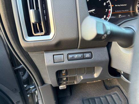 Used 2025 Nissan Frontier SV image 24