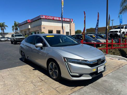 Used 2019 Honda Clarity Plug-In Hybrid image 2