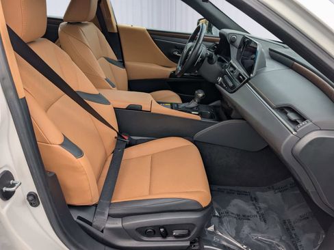 Used 2024 Lexus ES 350 w/ Premium Package image 9