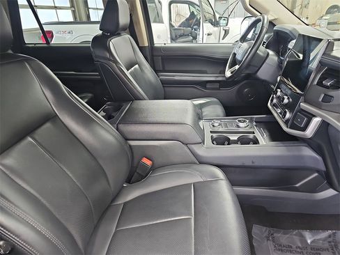 Used 2024 Ford Expedition XLT image 10