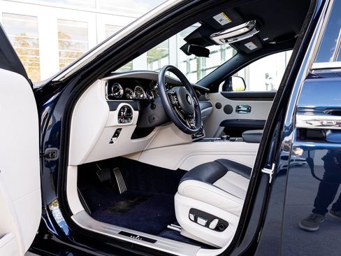 Certified 2023 Rolls-Royce Ghost image 17