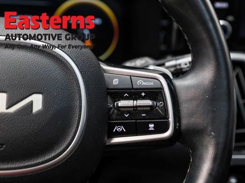 Used 2022 Kia Sorento SX image 16