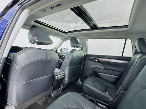 Used 2023 Toyota Highlander Platinum image 18