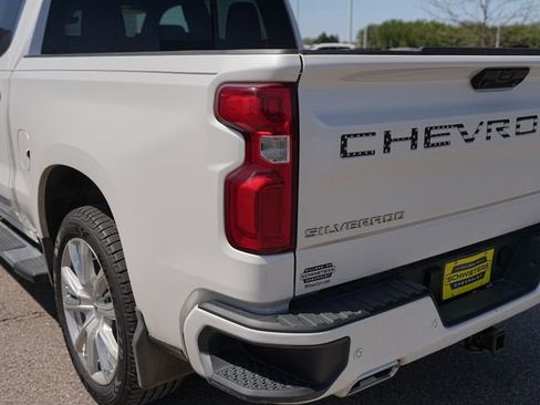 Used 2024 Chevrolet Silverado 1500 High Country w/ High Country Premium Package AWD/4WD image 9