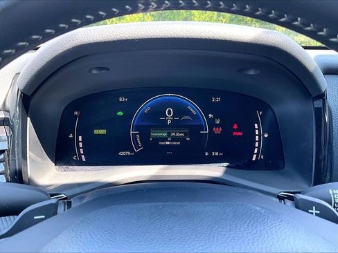 Used 2025 Toyota Camry SE FWD image 25