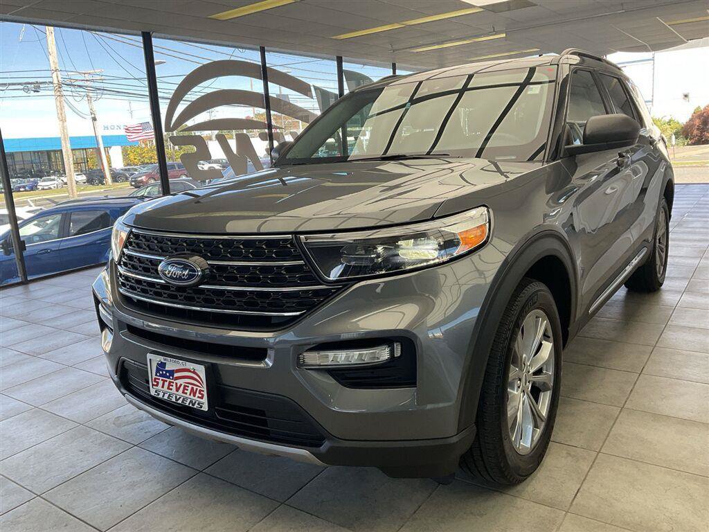 Used 2022 Ford Explorer XLT w/ Equipment Group 202A AWD/4WD image 3