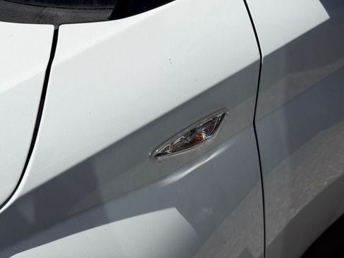 Used 2025 Hyundai Venue SEL FWD image 6