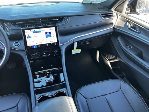 New 2025 Jeep Grand Cherokee Limited w/ Trailer Tow Package image 13