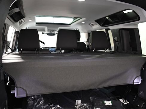 Used 2025 Land Rover Defender 110 S image 25