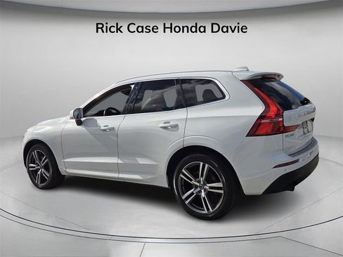 Used 2021 Volvo XC60 T5 Momentum w/ Protection Package Premier image 8