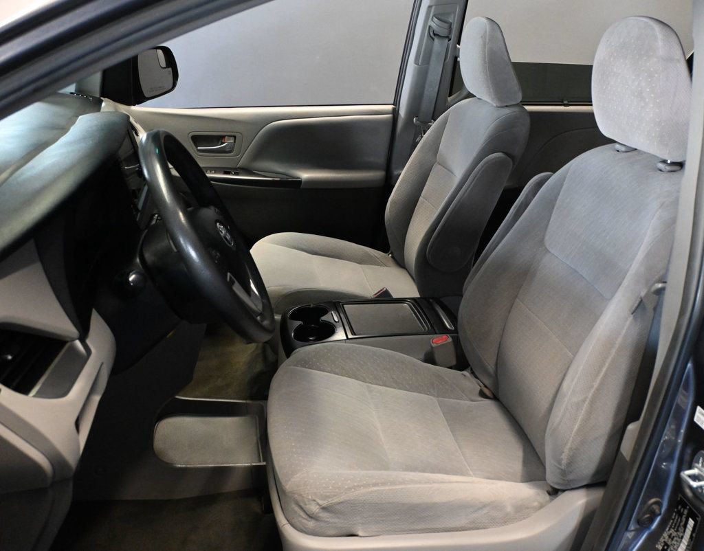 Used 2017 Toyota Sienna LE FWD image 16