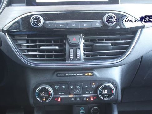 Used 2020 Ford Escape Titanium image 18