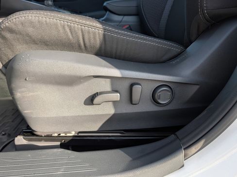 Used 2025 Subaru Outback Premium image 19