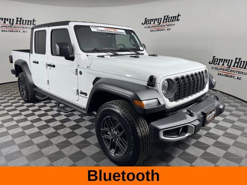 Used 2025 Jeep Gladiator Sport image 6