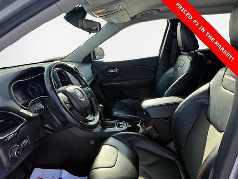 Used 2019 Jeep Cherokee Trailhawk image 12