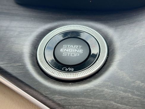 Used 2021 Jeep Grand Cherokee L Limited w/ Luxury Tech Group II image 27