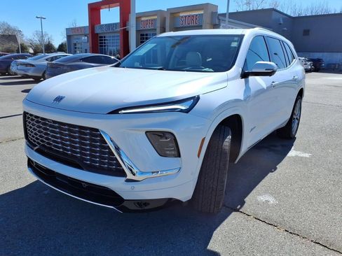 Used 2025 Buick Enclave Avenir w/ Super Cruise Package FWD image 21
